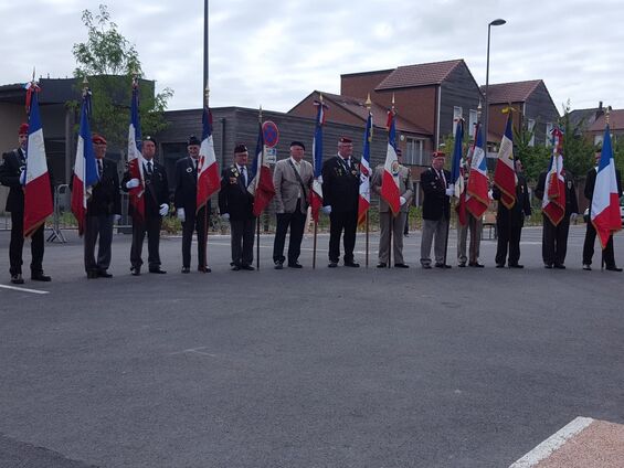 Les Drapeaux attendent l'événements...