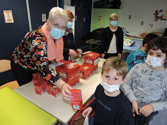 Distribution à l'école primaire Maxime Quévy