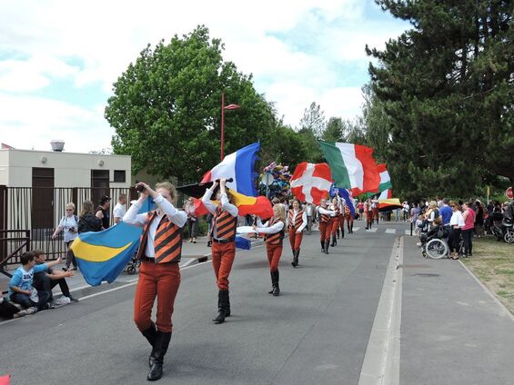 Kunstgroep Alkuone qui ouvre la marche...