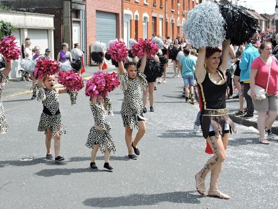 Les Lovely Pom Pom