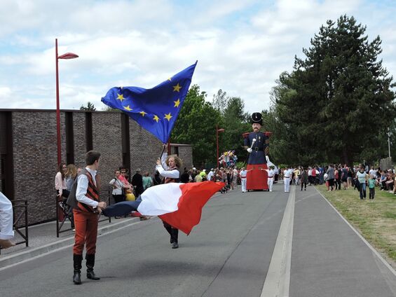 Kunstgroep Alkuone qui ouvre la marche...
